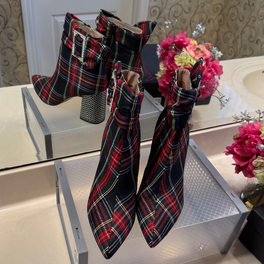 Betsey Johnson (Worn Once) Size 11 Millburn Blk Plaid Bootie